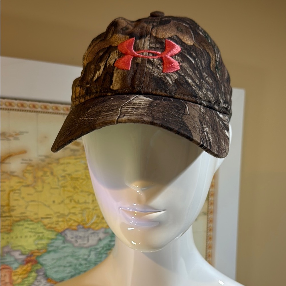 Under Armour women’s Realtree Xtra Camouflage Snapback Baseball Cap. O/S